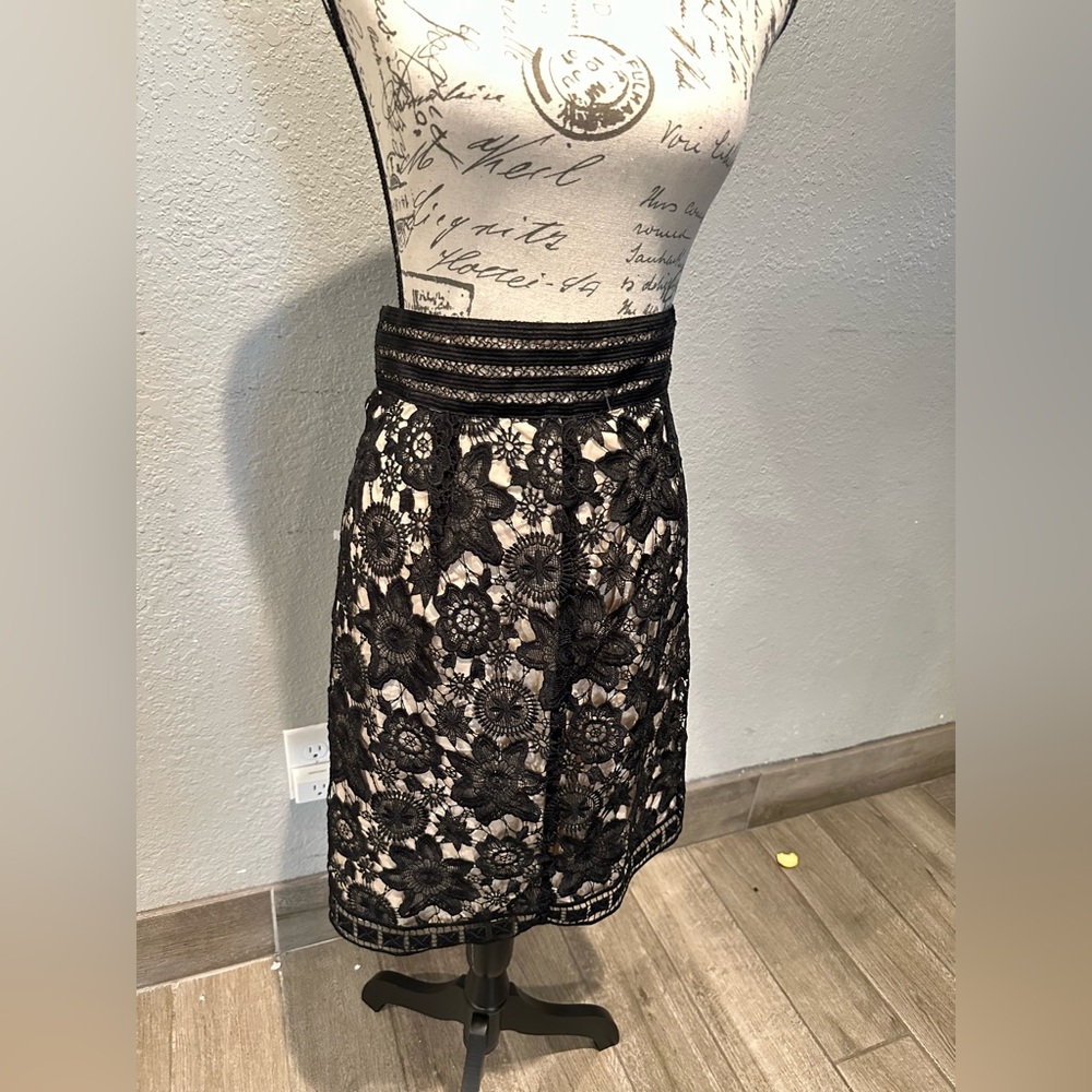 NEW WITH TAGS Hoss Intropia Black Lace Skirt Size 38 - Picture 2 of 7